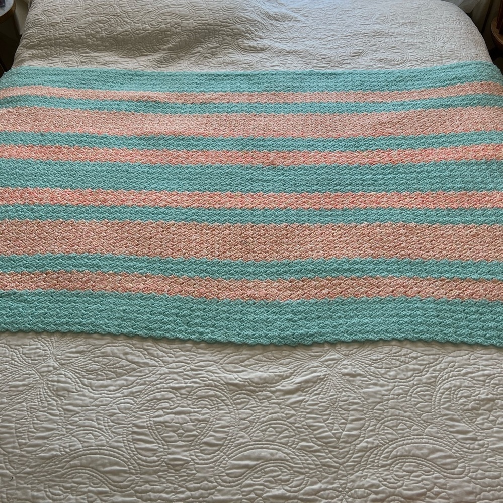 Hand made crochet baby blanket - Picture 3 of 8